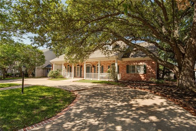 2302 East Briargate Drive, Bryan, TX 77802