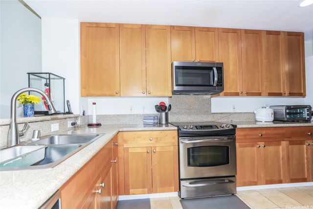 520 Lunalilo Home Road 8404, Honolulu, HI 96825