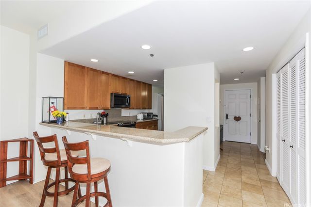 520 Lunalilo Home Road 8404, Honolulu, HI 96825