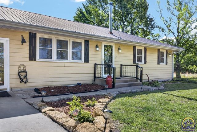 9150 SW Wanamaker Rd, Wakarusa, KS 66546