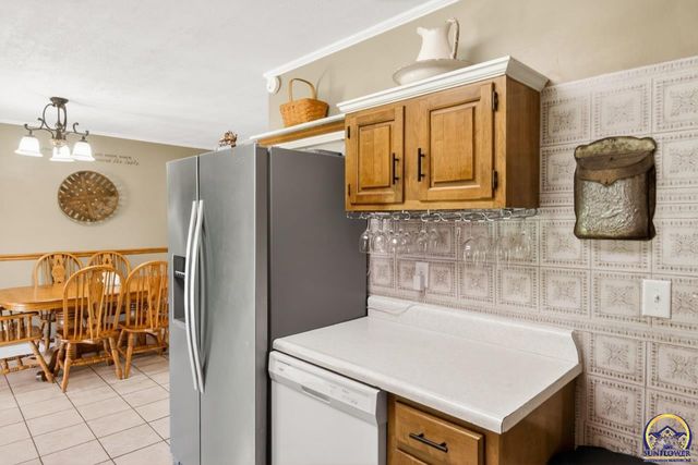 9150 SW Wanamaker Rd, Wakarusa, KS 66546