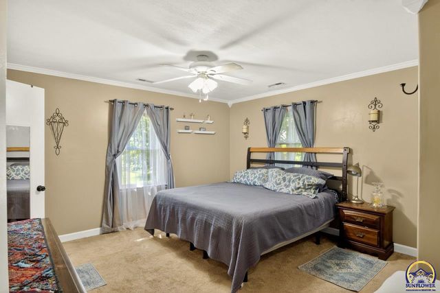 9150 SW Wanamaker Rd, Wakarusa, KS 66546