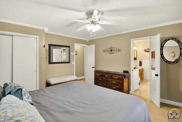 9150 SW Wanamaker Rd, Wakarusa, KS 66546