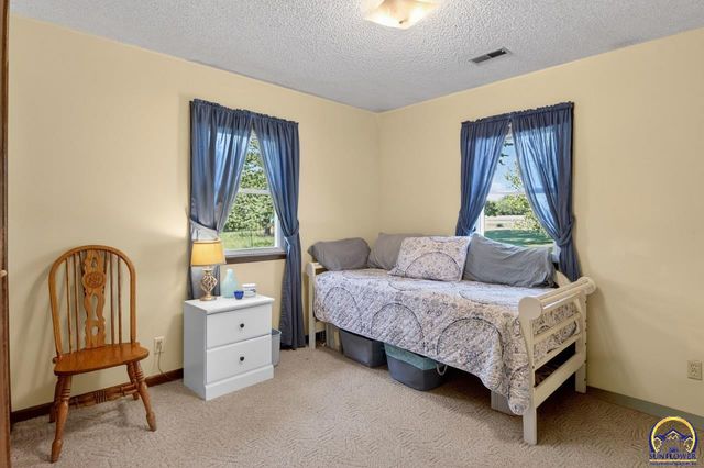 9150 SW Wanamaker Rd, Wakarusa, KS 66546
