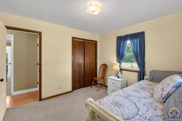9150 SW Wanamaker Rd, Wakarusa, KS 66546