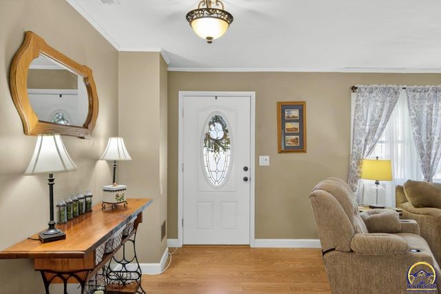 9150 SW Wanamaker Rd, Wakarusa, KS 66546