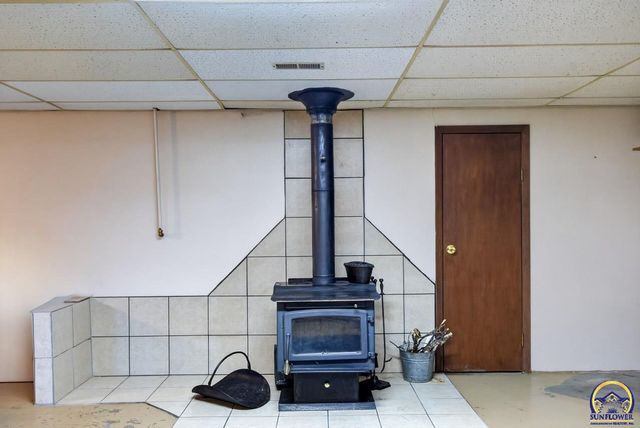 9150 SW Wanamaker Rd, Wakarusa, KS 66546