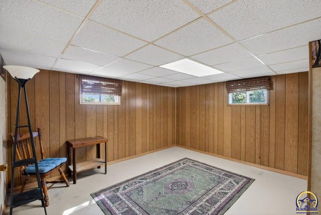 9150 SW Wanamaker Rd, Wakarusa, KS 66546