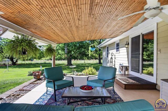 9150 SW Wanamaker Rd, Wakarusa, KS 66546