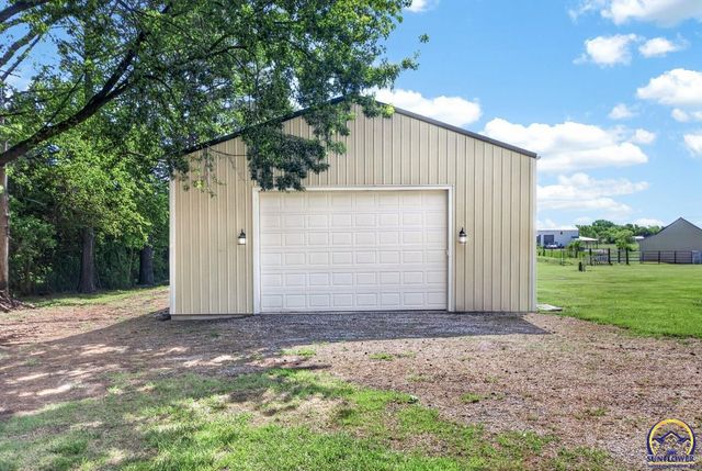 9150 SW Wanamaker Rd, Wakarusa, KS 66546