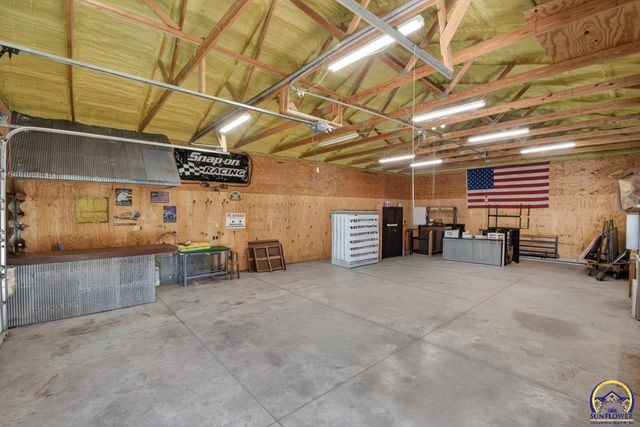 9150 SW Wanamaker Rd, Wakarusa, KS 66546