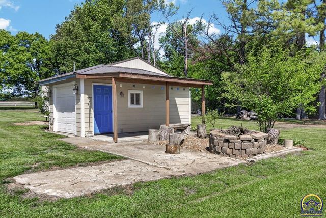 9150 SW Wanamaker Rd, Wakarusa, KS 66546