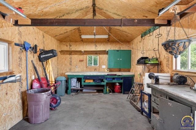 9150 SW Wanamaker Rd, Wakarusa, KS 66546