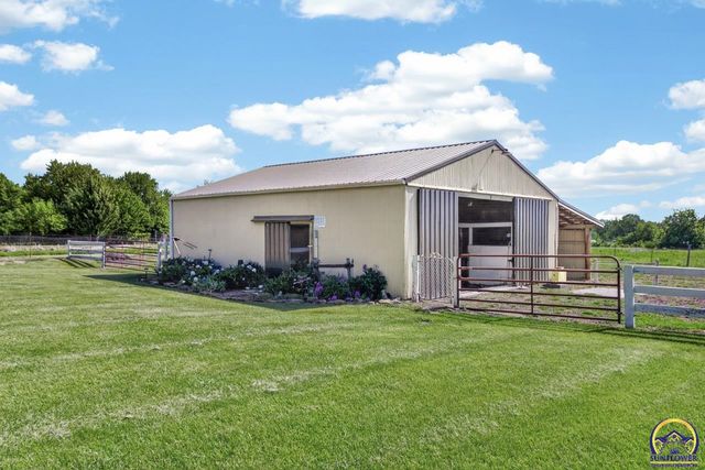 9150 SW Wanamaker Rd, Wakarusa, KS 66546