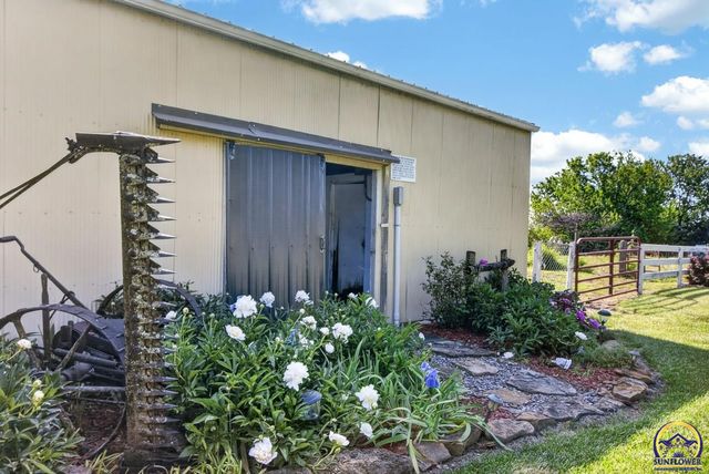 9150 SW Wanamaker Rd, Wakarusa, KS 66546