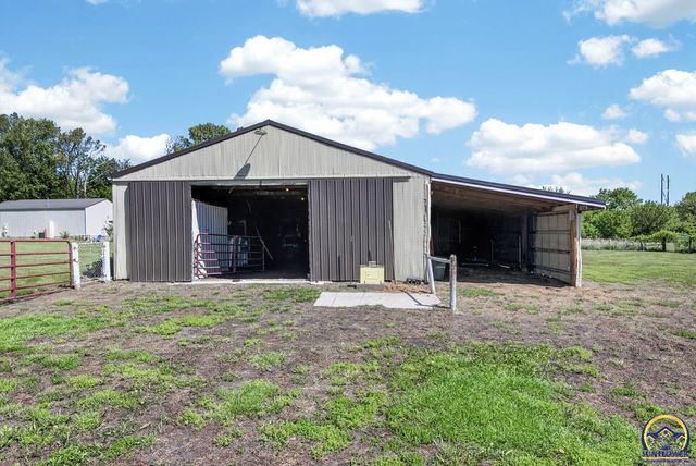 9150 SW Wanamaker Rd, Wakarusa, KS 66546