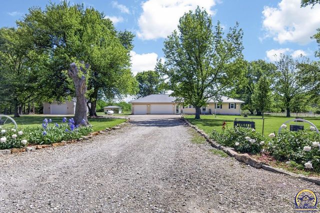 9150 SW Wanamaker Rd, Wakarusa, KS 66546