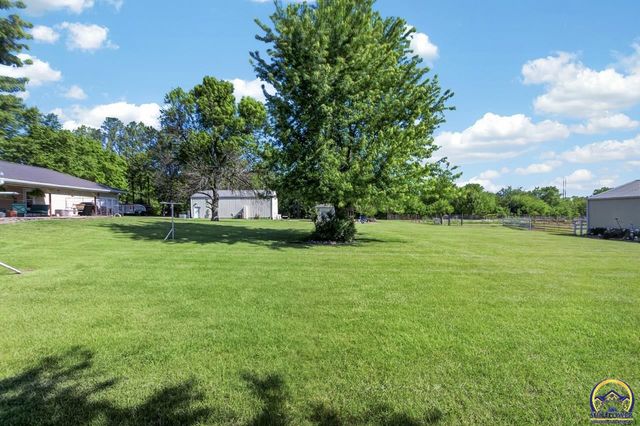9150 SW Wanamaker Rd, Wakarusa, KS 66546