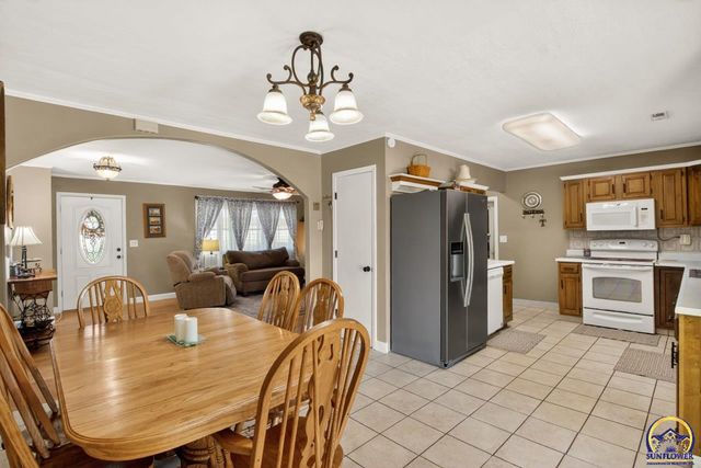 9150 SW Wanamaker Rd, Wakarusa, KS 66546
