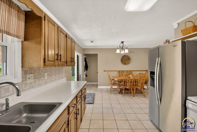9150 SW Wanamaker Rd, Wakarusa, KS 66546