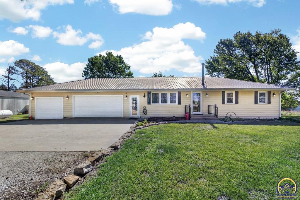 9150 SW Wanamaker Rd, Wakarusa, KS 66546