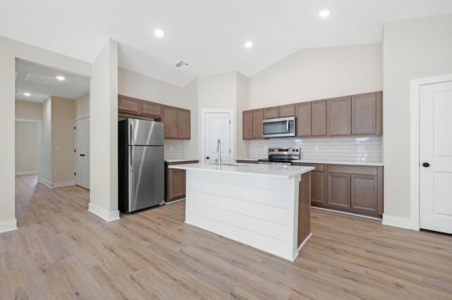 501 E Harper St, Valley Center, KS 67147