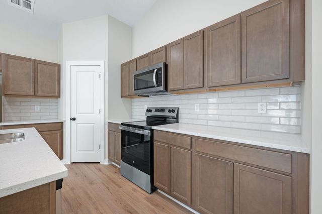 501 E Harper St, Valley Center, KS 67147