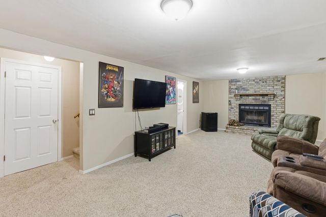 5708 Denise St, Bel Aire, KS 67220