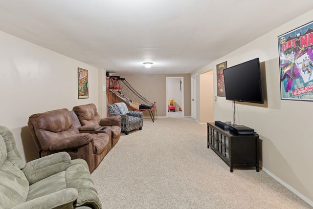 5708 Denise St, Bel Aire, KS 67220