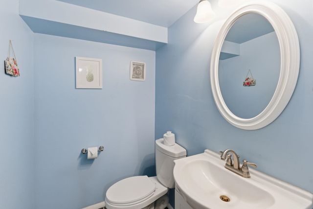 5708 Denise St, Bel Aire, KS 67220