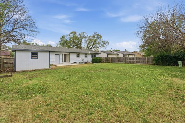 5708 Denise St, Bel Aire, KS 67220