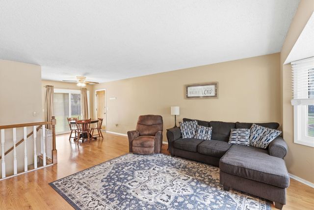 5708 Denise St, Bel Aire, KS 67220