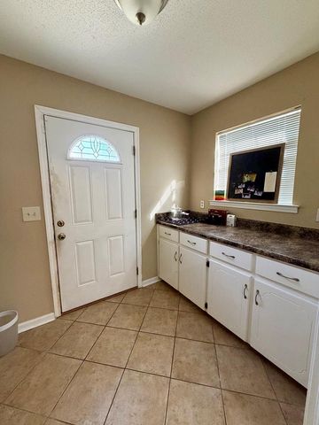 105 Periwinkle Ct, Dothan, AL 36301