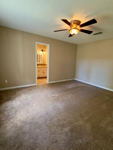 105 Periwinkle Ct, Dothan, AL 36301