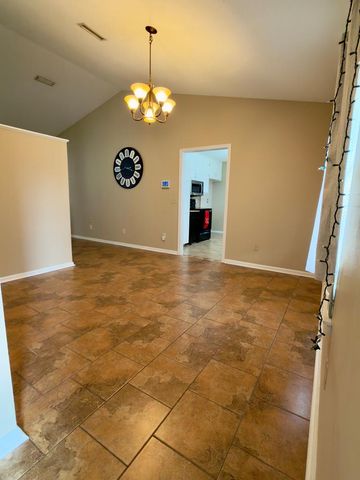 105 Periwinkle Ct, Dothan, AL 36301