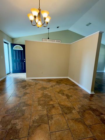 105 Periwinkle Ct, Dothan, AL 36301