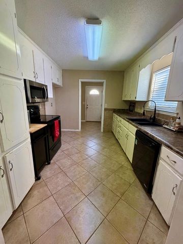 105 Periwinkle Ct, Dothan, AL 36301