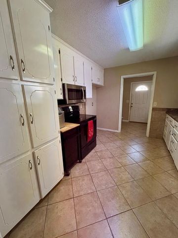 105 Periwinkle Ct, Dothan, AL 36301