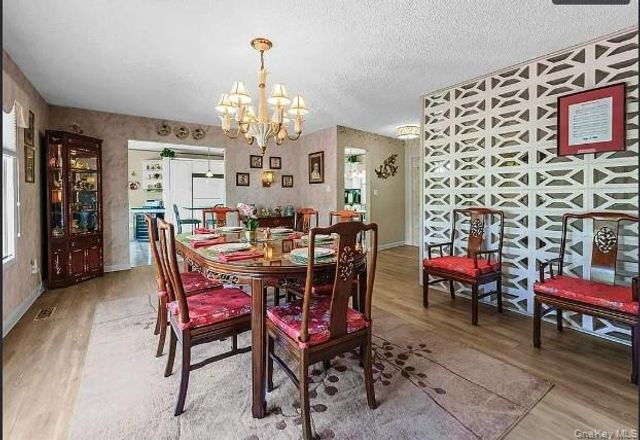 33 Long Bow Lane, Commack, NY 11725