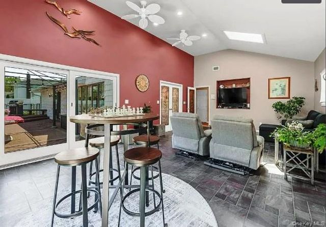 33 Long Bow Lane, Commack, NY 11725