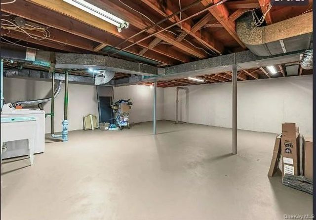 33 Long Bow Lane, Commack, NY 11725