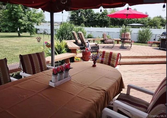 33 Long Bow Lane, Commack, NY 11725