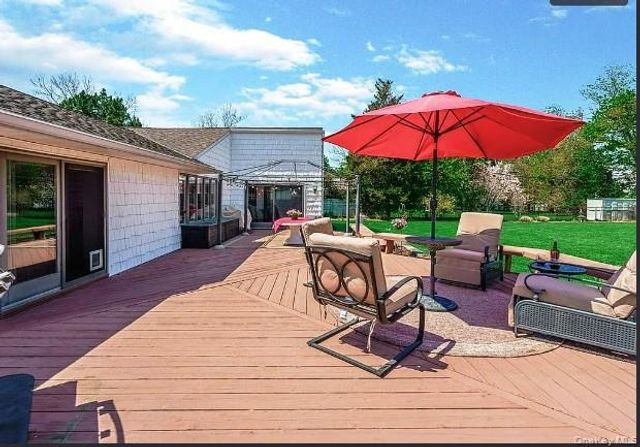 33 Long Bow Lane, Commack, NY 11725