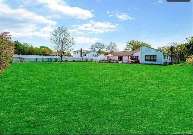 33 Long Bow Lane, Commack, NY 11725