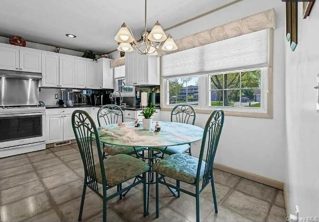 33 Long Bow Lane, Commack, NY 11725