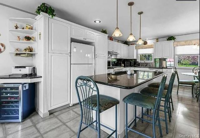 33 Long Bow Lane, Commack, NY 11725