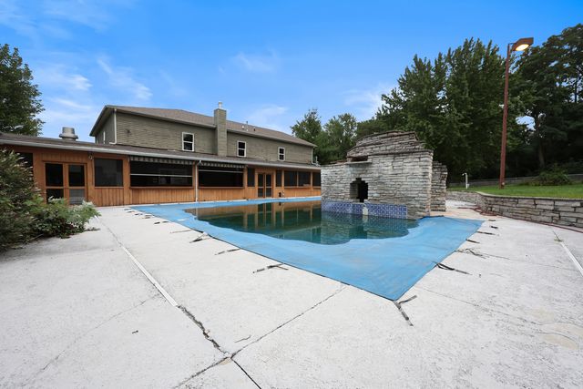 235 E Grand Avenue, Fox Lake, IL 60020