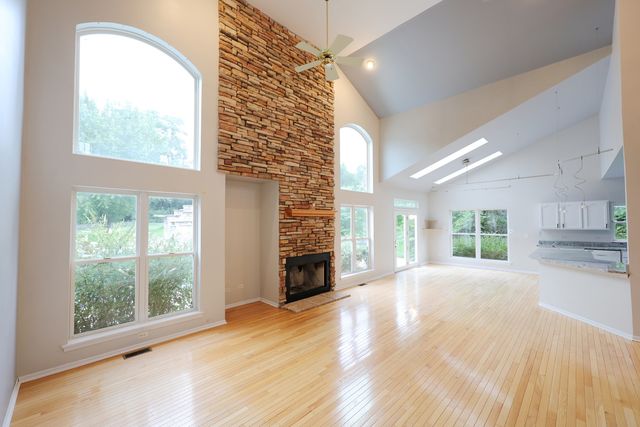 235 E Grand Avenue, Fox Lake, IL 60020