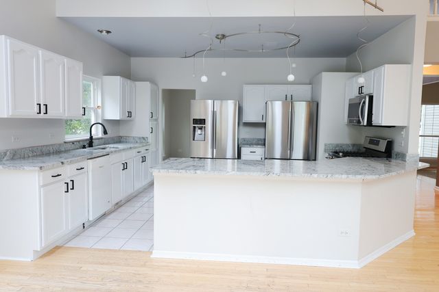 235 E Grand Avenue, Fox Lake, IL 60020