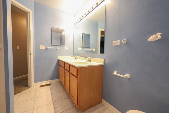 235 E Grand Avenue, Fox Lake, IL 60020